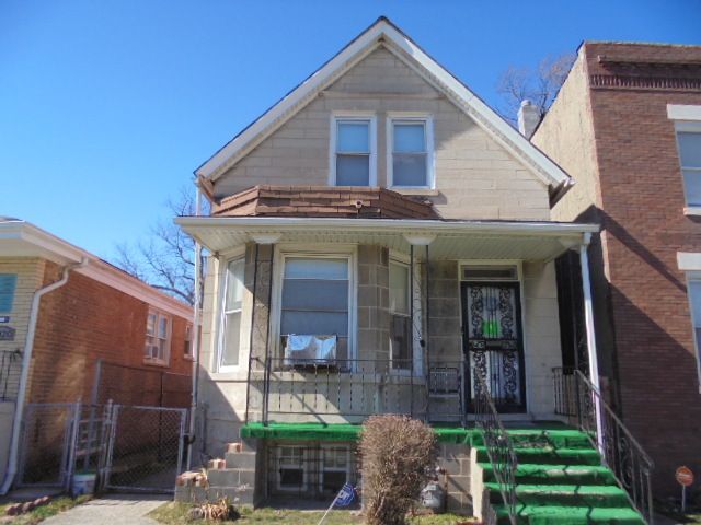 9016 S  Dauphin Ave, Chicago, IL 60619