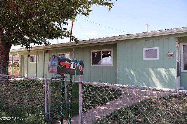 104 La Jolla St, Holbrook, AZ 86025