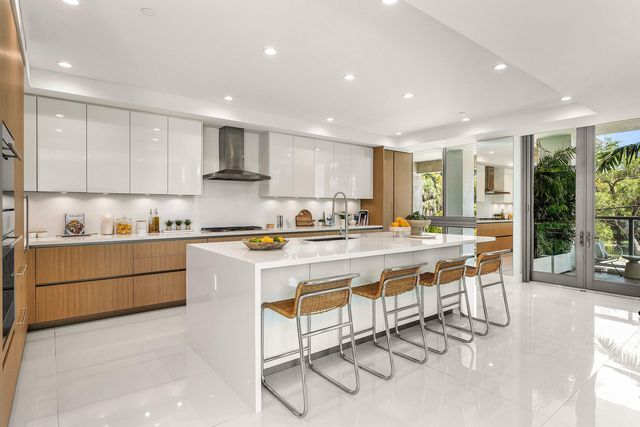 475 E Royal Palm Road #206, Boca Raton, FL 33432