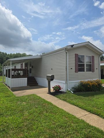 202 Port Ln   SE, New Philadelphia, OH 44663