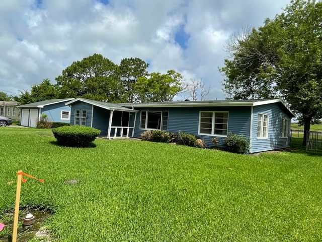 2422 Florence St, La Marque, TX 77568