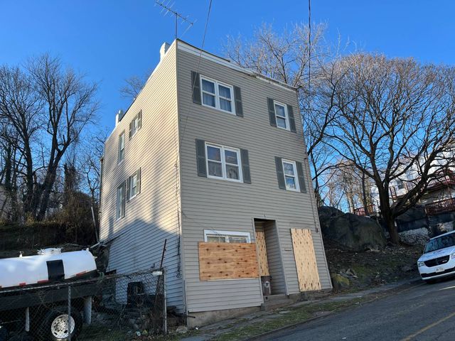 79 Orchard St, Yonkers, NY 10703