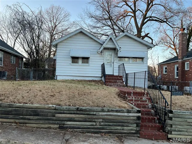 3721 Melba Pl, Saint Louis, MO 63121