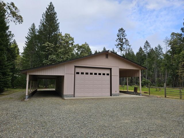 1133 Idlewild Dr, Cave Junction, OR 97523