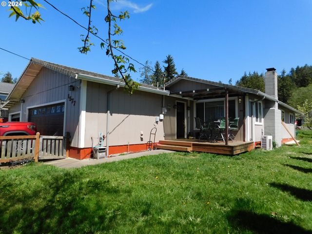 1577 19th St, Myrtle Point, OR 97458