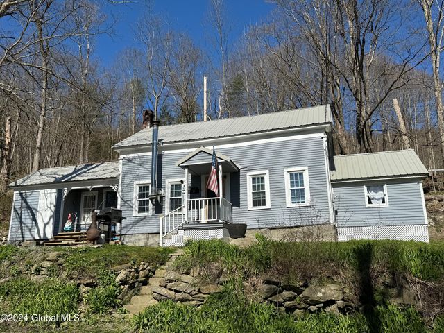 37 Armsby Road, Petersburgh, NY 12138