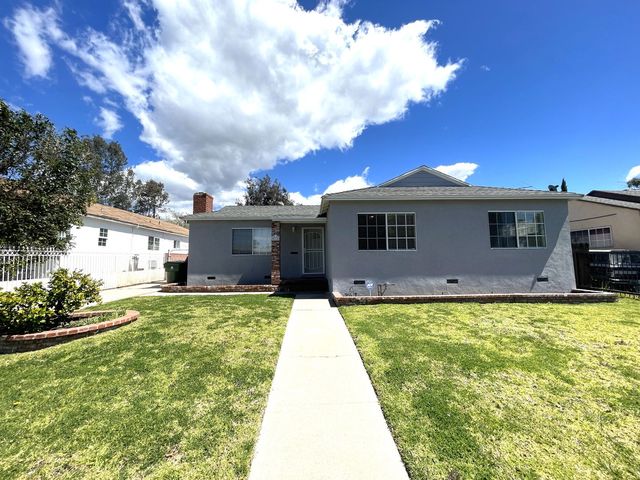 8218 Teesdale Ave, North Hollywood, CA 91605