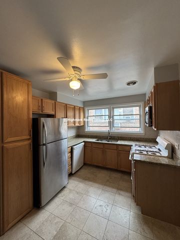 8242 Kilpatrick Ave #AA, Skokie, IL 60076