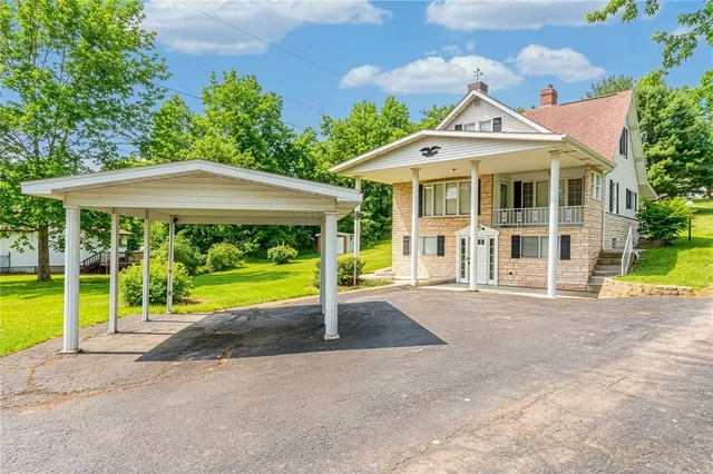 436 E  End Rd, Connellsville, PA 15425