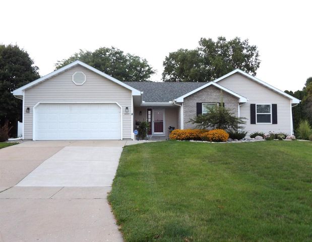 3435 Cricketeer Dr, Janesville, WI 53546