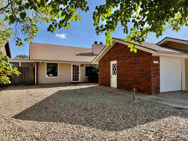 1711 Surrey Ln, Enid, OK 73703