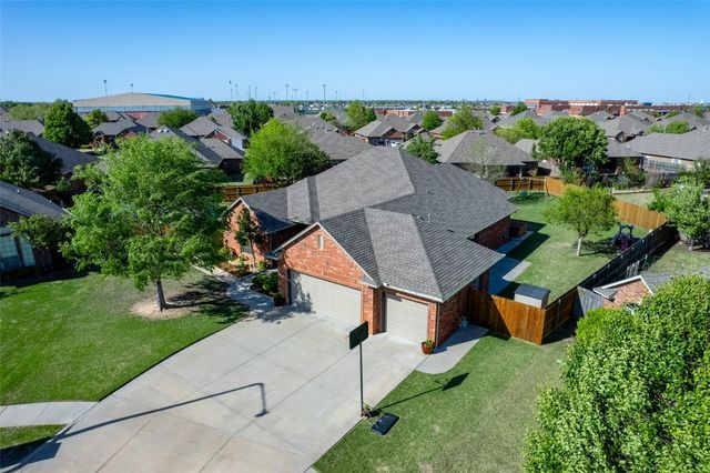 3300 Red Maple Ln, Moore, OK 73170