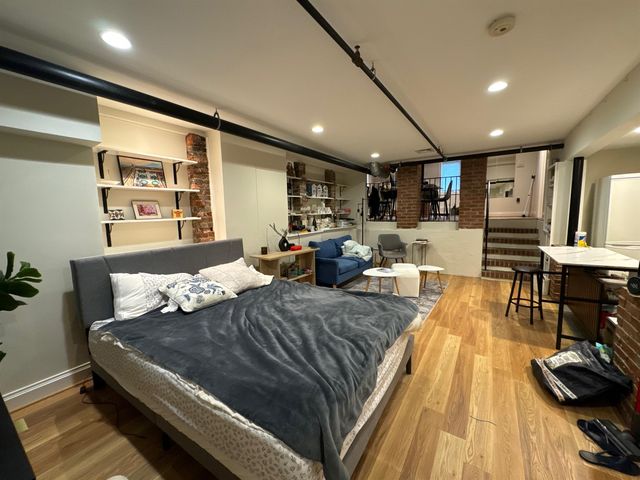 1110 Massachusetts Ave #1, Cambridge, MA 02138