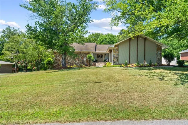 1229 Covie Dr, Dalton, GA 30720