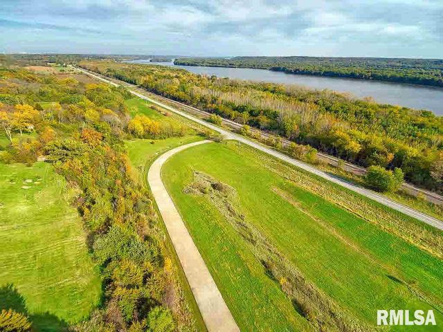 3496 Old Highway Rd, Muscatine, IA 52761