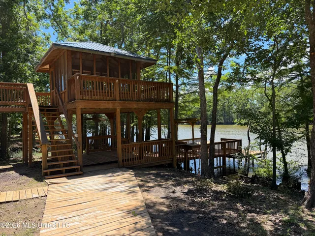 1723 Shoemake Rd, Yazoo City, MS 39194