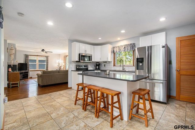 7752 Highland St, Ralston, NE 68127
