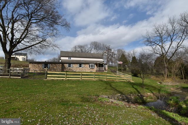 1255 Clearview Rd, Coplay, PA 18037
