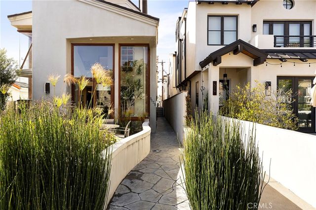 1/2 Larkspur Ave, Corona Del Mar, CA 92625