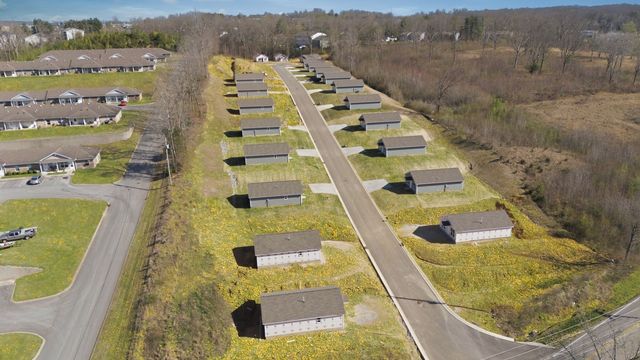 Hill Pl, Dickson, TN 37055