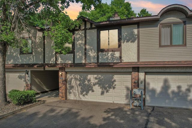 8840 N  Maplebrook Ct, Brooklyn Park, MN 55445