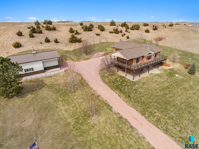26017 Hideway Pl, Canistota, SD 57012