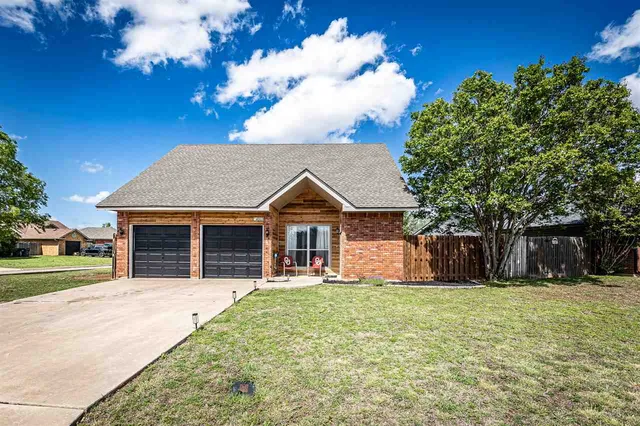 4009 SW Hickory Ln, Lawton, OK 73505