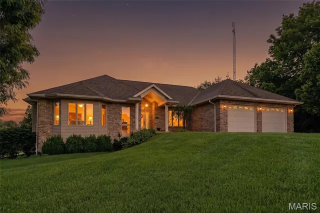 750 W  Walsh St, Montgomery City, MO 63361