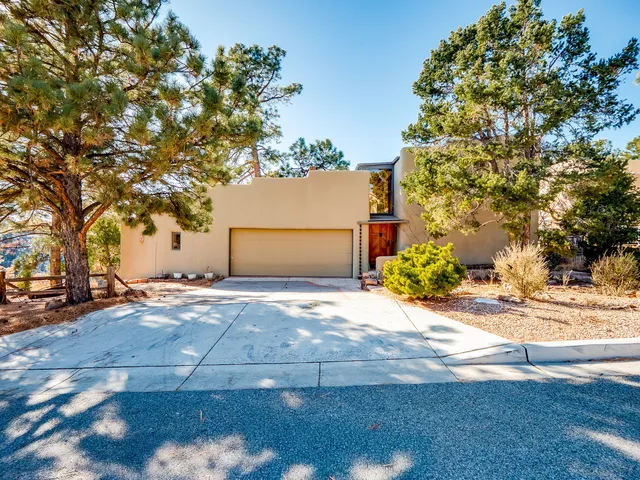 1744 Camino Uva, Los Alamos, NM 87544