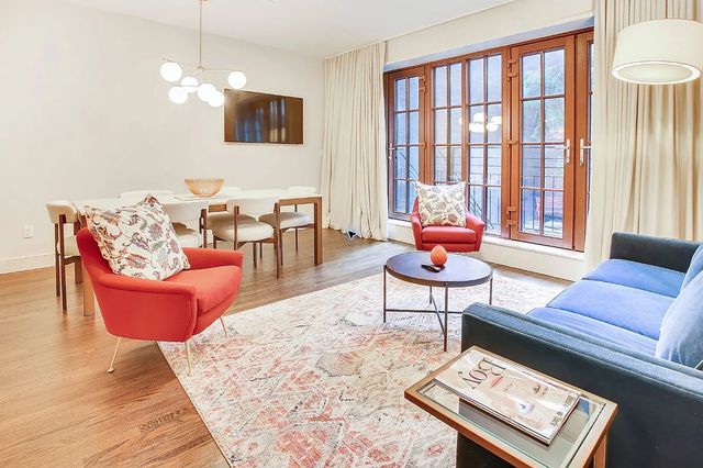 206 E  20th St #TOWNHOUSE, New York, NY 10003