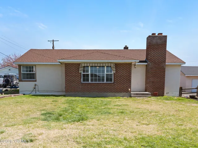 423 S  41st St, Yakima, WA 98901