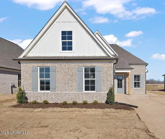 842 Coahoma Ct, Nesbit, MS 38651