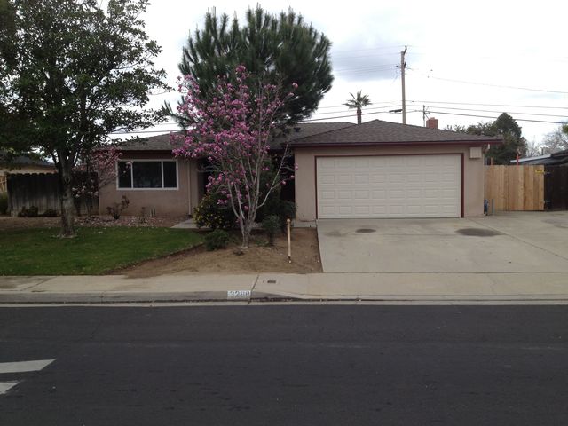 3298 Claremont Ave, Clovis, CA 93611