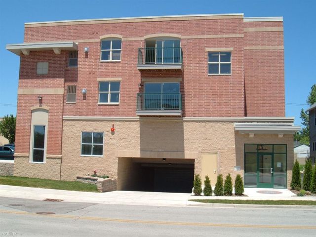 920 Marquette Ave #4f0309264, South Milwaukee, WI 53172