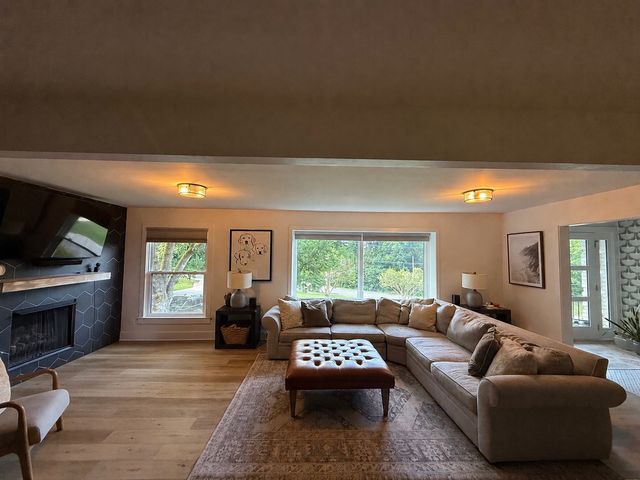 5738 Knob Rd, Nashville, TN 37209