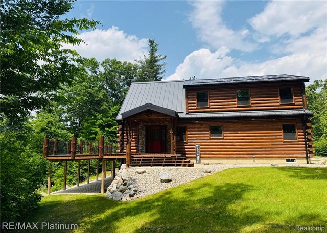 3199 N  Loop Ct, Middleville, MI 49333