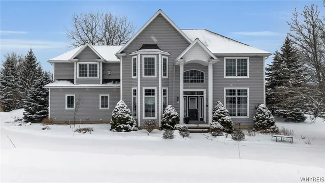 177 Promenade Ln, Williamsville, NY 14221