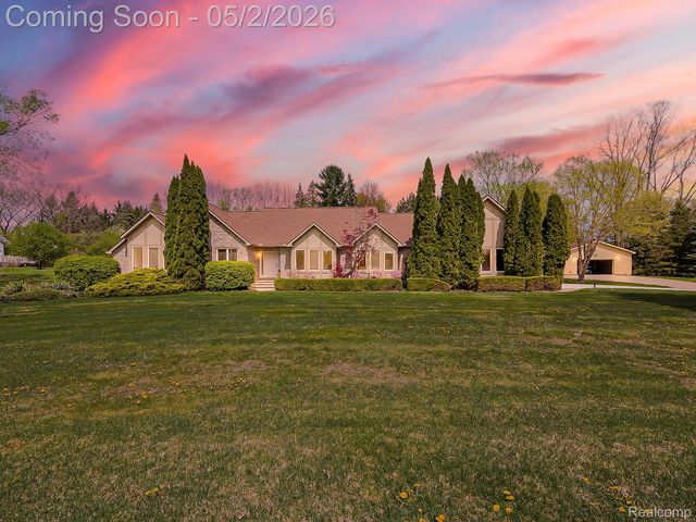 49202 Cheshire Ln, Canton, MI 48187
