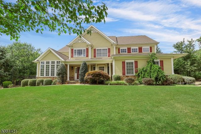 22 Meadow Lake Dr, Mahwah, NJ 07430