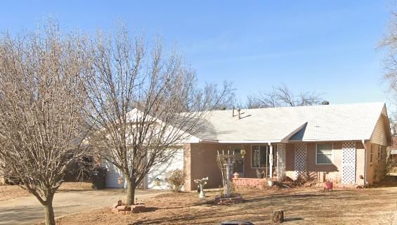 713 Century Dr, Moore, OK 73160