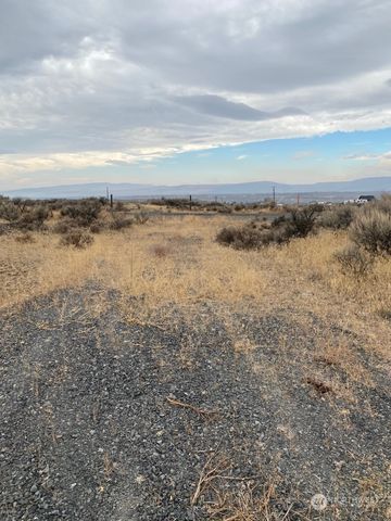 4915 W Coyote Trail, Ephrata, WA 98823