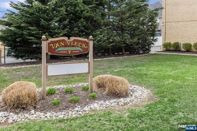 7 Van Vleck St #C0009, Montclair, NJ 07042