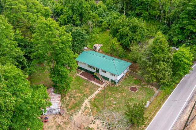 609 State Highway 2036, Letcher, KY 41832