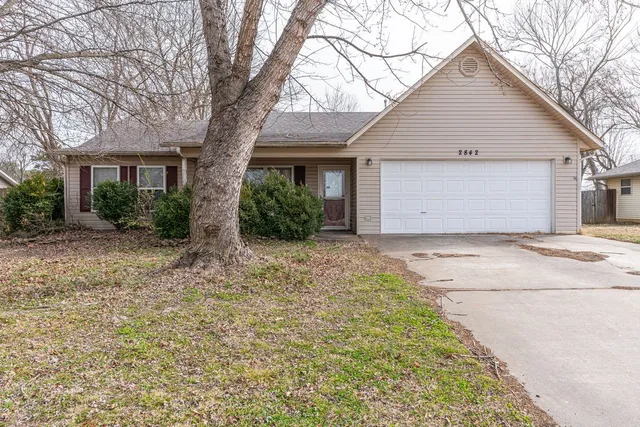 2842 Colton Cv, Fayetteville, AR 72701