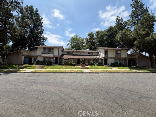 1525 N  Holmes Ave, Ontario, CA 91764