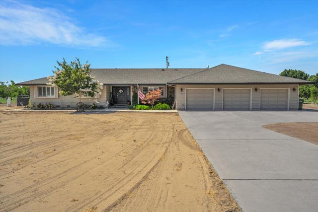 11236 Canal Dr, Waterford, CA 95386