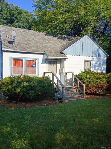 1718 N Gardiner Drive, Bay Shore, NY 11706