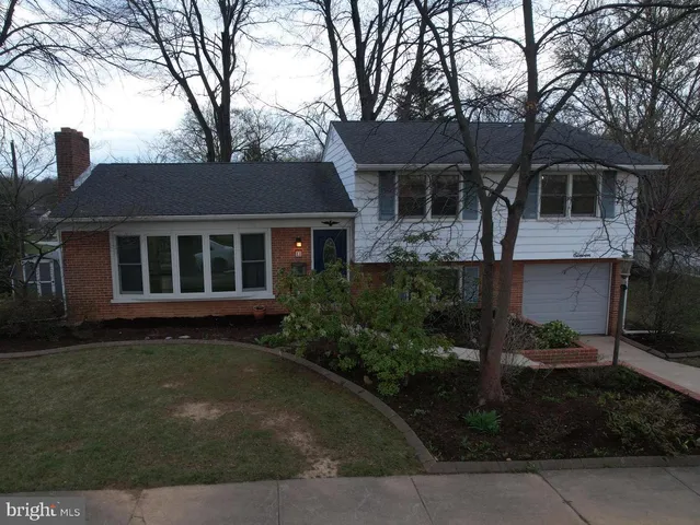 11 W  Shore Dr, Camp Hill, PA 17011