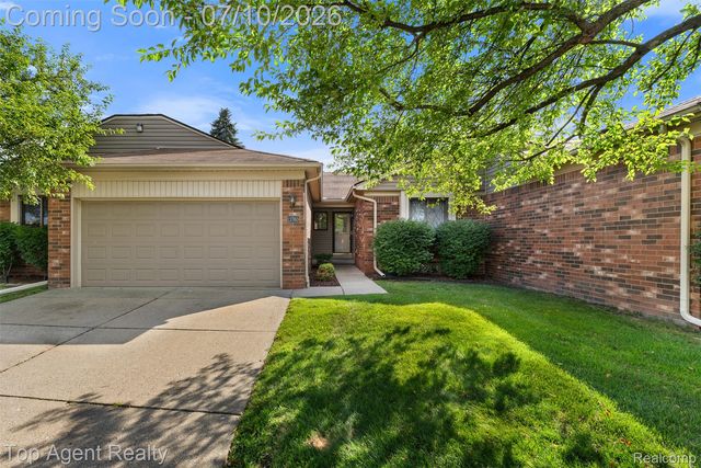 13760 Provincial Dr, Sterling Heights, MI 48313