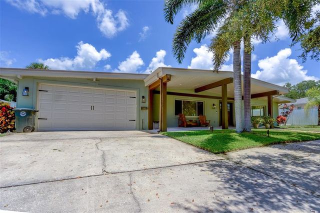 215 Garden Cir, Belleair, FL 33756